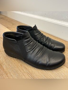 Naot Terehu Black Slip-on Leather Booties Women’s Shoes Size US10 EU41